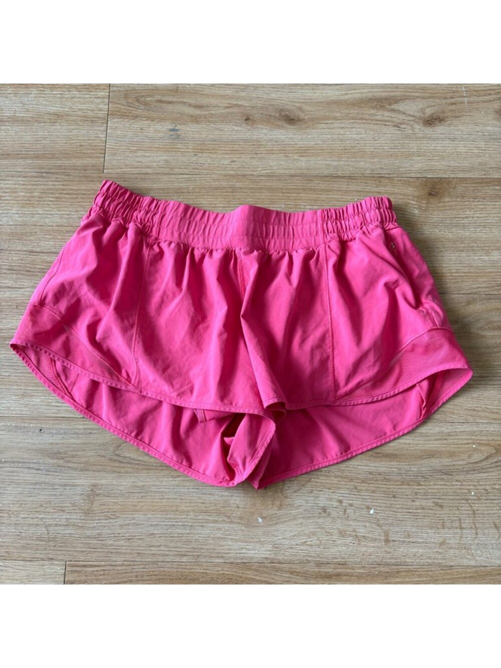 Lululemon Athletic Hotty Hot LR Short 2.5” Lined Lip Gloss Women’s Size 12